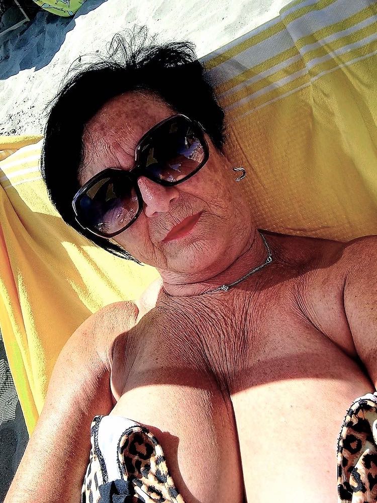 Wollüstige Witwe für Outdoorsex