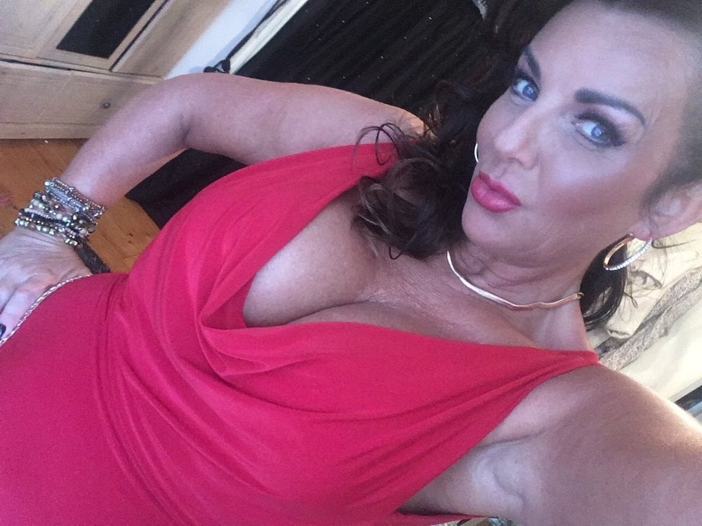 Besuchbare GILF sucht Fickfreundschaft